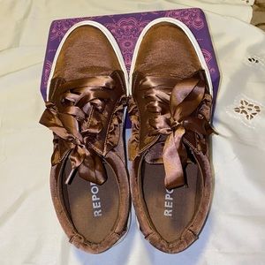 Brand (Report) Silky Brown Lace shoes!